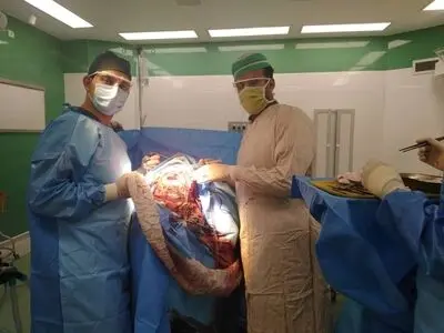 انجام عمل جراحی تومور قاعده جمجمه در بیمارستانی در لامرد فارس