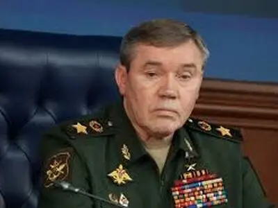 بازرسی رئیس ستاد کل ارتش روسیه از سربازان این کشور در شرق اوکراین