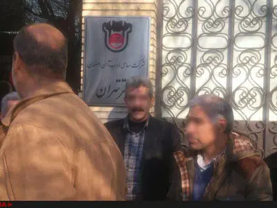 تجمع بازنشستگان زغال سنگ البرز شرقی مقابل دفتر ذوب آهن اصفهان 