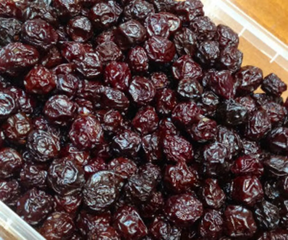چگونه آلبالو را در خانه خشک کنیم؟