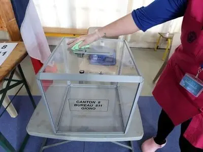 French voters set to shun local elections amid virus fears