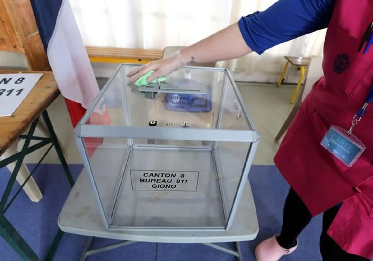 French voters set to shun local elections amid virus fears