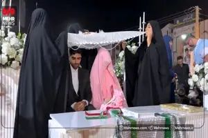 برپایی مراسم عقد وسط خیابان و بین مردم! + فیلم