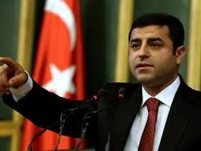 ترور نافرجام رئیس حزب «دموکراتیک خلق‌ها»