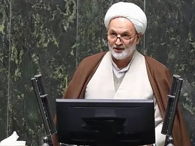 ریزگردها زندگی مردم قم را با سختی مواجه کرده است/برای مقابله با این پدیده خطرناک نیاز به عزم ملی داریم