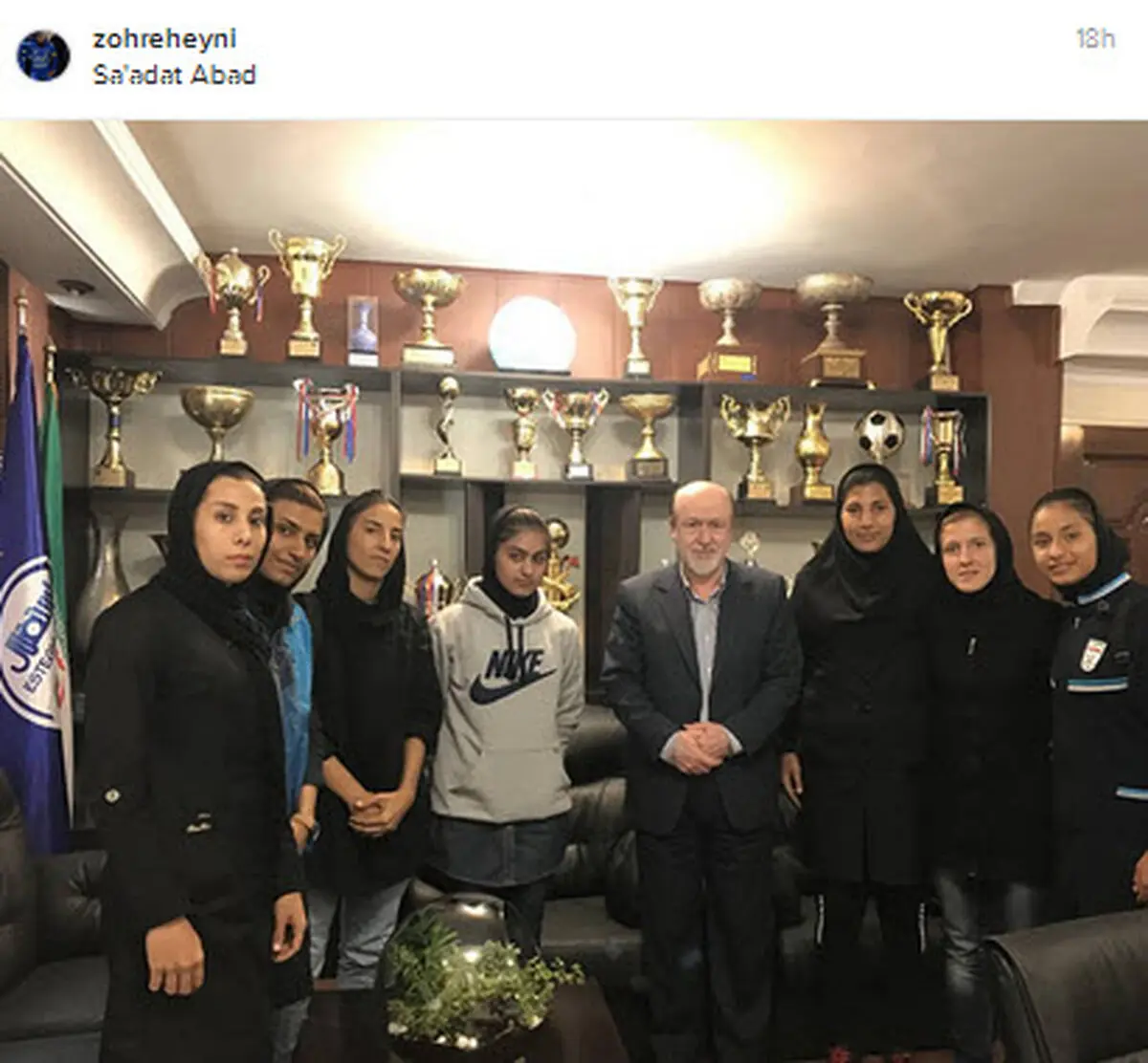 دردسر جدید؛ حضور دختران معترض جلوی در باشگاه استقلال +عکس