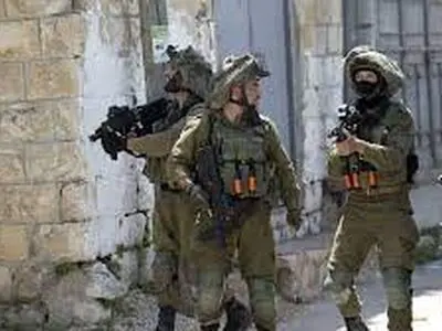 بازداشت ۵ فلسطینی توسط نظامیان صهیونیست در کرانه باختری