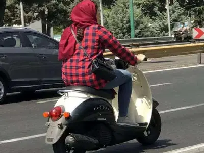 اجازه نمی‌دهم دخترم، همسرم یا خواهرم سوار موتور دوچرخ شوند/ آیا بعد از این باید جنازه‌های بانوان‌مان را تحویل بگیریم؟