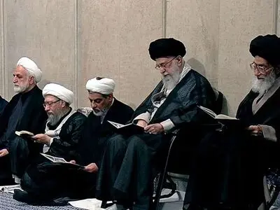 بدء مراسم تأبین لآیة الله رئیسي ومرافقیه بحضور قائد الثورة الإسلامیة