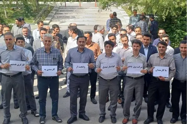 تجمع کارگران برق منطقه‌ای باختر  برای تبدیل وضعیت استخدامی