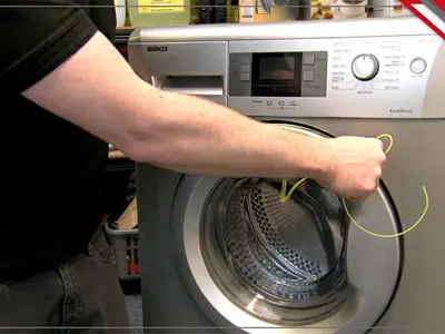 10 علت قفل شدن درب انواع ماشین لباسشویی