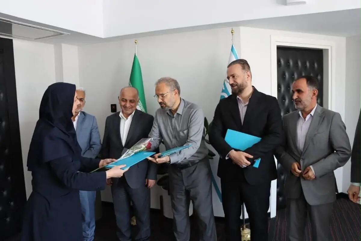 مدیرعامل بیمه دی: بخشی از توفیقات ما مرهون جامعه پزشکی است / تجلیل از پزشکان همکار بیمه دی در روز پزشک