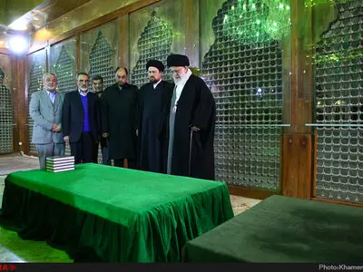 حضور رهبر انقلاب در مرقد مطهر امام راحل و گلزار شهدای بهشت زهرا