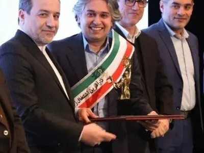 انتخاب شرکت‌های زعفران سحرخیز به عنوان کارآفرین برتر و اشتغال زا در سال ۱۳۹۸
