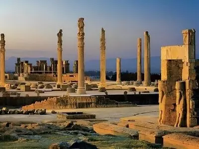 اجازه شکسته شدن حریم مجموعه جهانی تخت‌جمشید را نمی‌دهیم