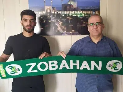 مهاجم بادران به ذوب آهن پیوست. 