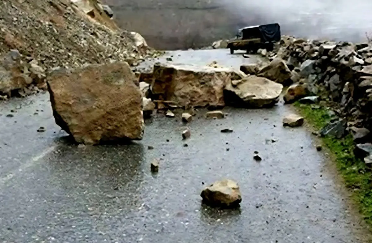 بارندگی در مازندران؛ ترافیک مقطعی و هشدار ریزش سنگ در محورهای کوهستانی