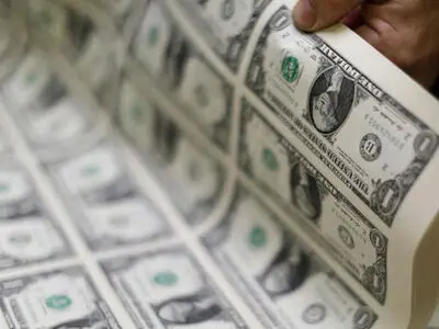 نرخ دلار در معاملات جهانی اوج گرفت