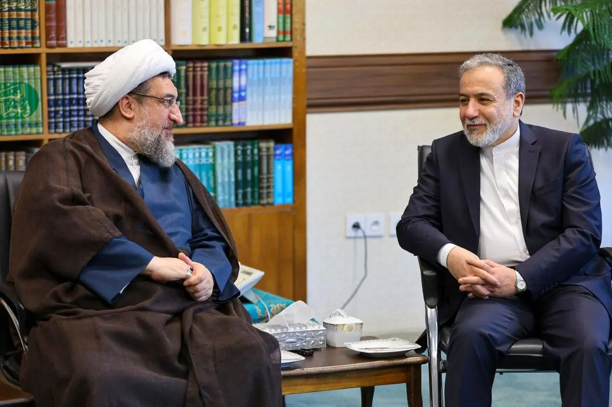 عراقچی با امام جمعه تبریز و نماینده ولی فقیه در استان آذربایجان شرقی دیدار کرد