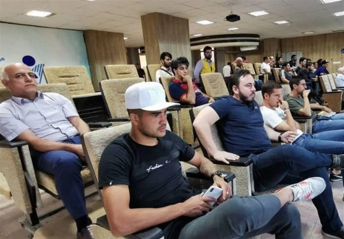 مربیان پرسپولیس در دیدار پیکان - شهر خودرو