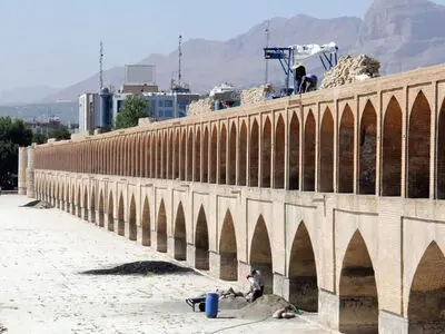 مرمت سی‌وسه‌پل آغاز شد