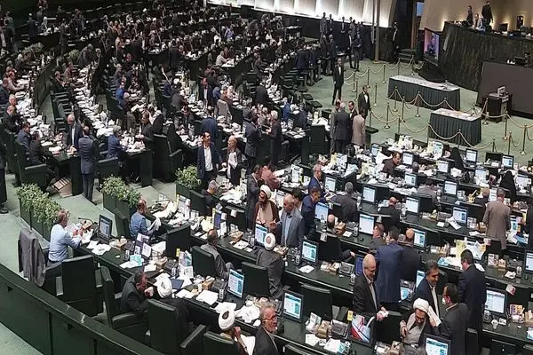 قالیباف رئیس مجلس ماند