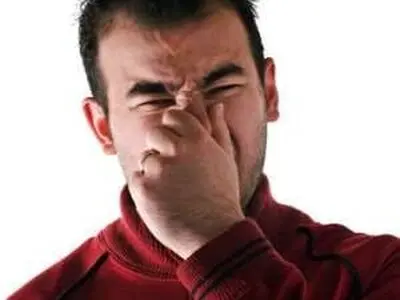 ترفندهای موثر برای رفع بوی سوختگی از تمام سطوح خانه
