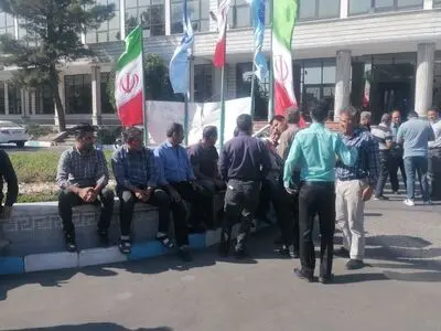 تجمع نیروهای پیمانکاری مخابرات آذربایجان شرقی/ به وعده‌ها عمل نشد
