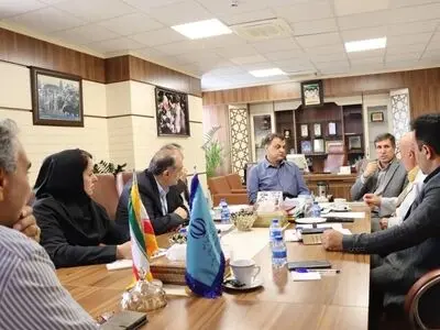 مطالبات درمانی کارگران و بازنشستگان فارس در آستانه سفر وزیر کار بررسی شد
