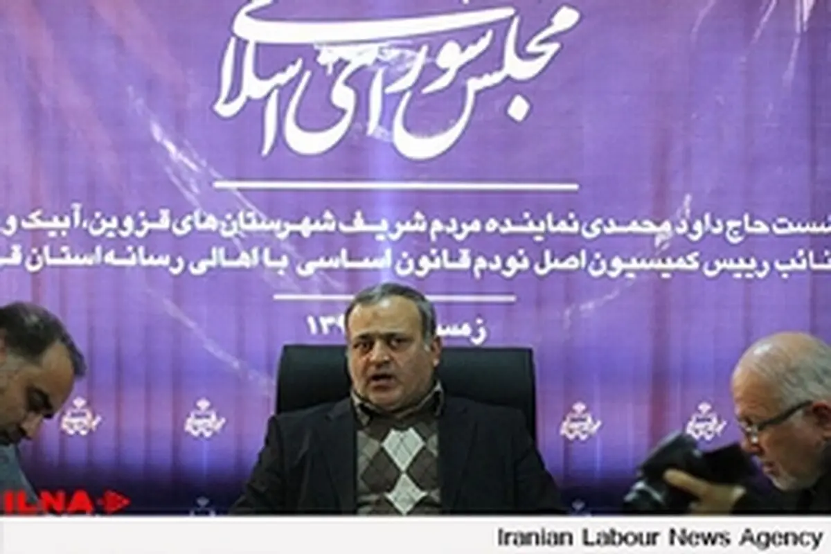 تجلیل حافظان قرآن به استحکام جامعه کمک می کند