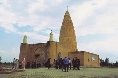 احداث سردر آرامگاه یعقوب لیث صفاری با معماری ساسانی/ گلکاری ۲ هکتاری فضای سبز محوطه