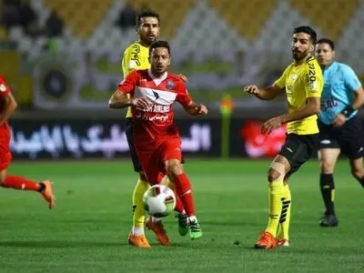 سپاهان صدر جدول را از دست داد/ تساوی پرگل در قائمشهر