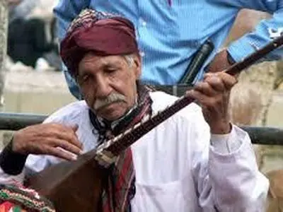 نصب کاشی ماندگار بر سر در منزل هنرمند خراسانی