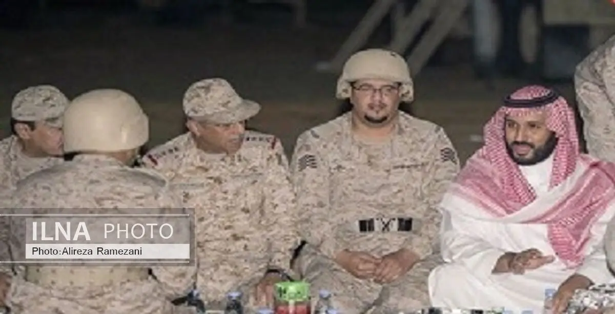 افطار پسر ملک سلمان با نظامیان سعودی 
