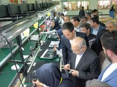 بازدید وزیر صنعت از مجتمع کامپیوترهای بدون کیس و لپ تاپ 