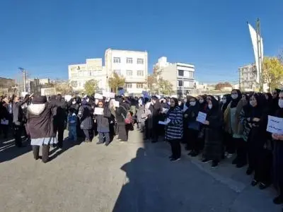 اعتراض کارکنان بهداشت اراک: نصف کارانه را گرفتیم