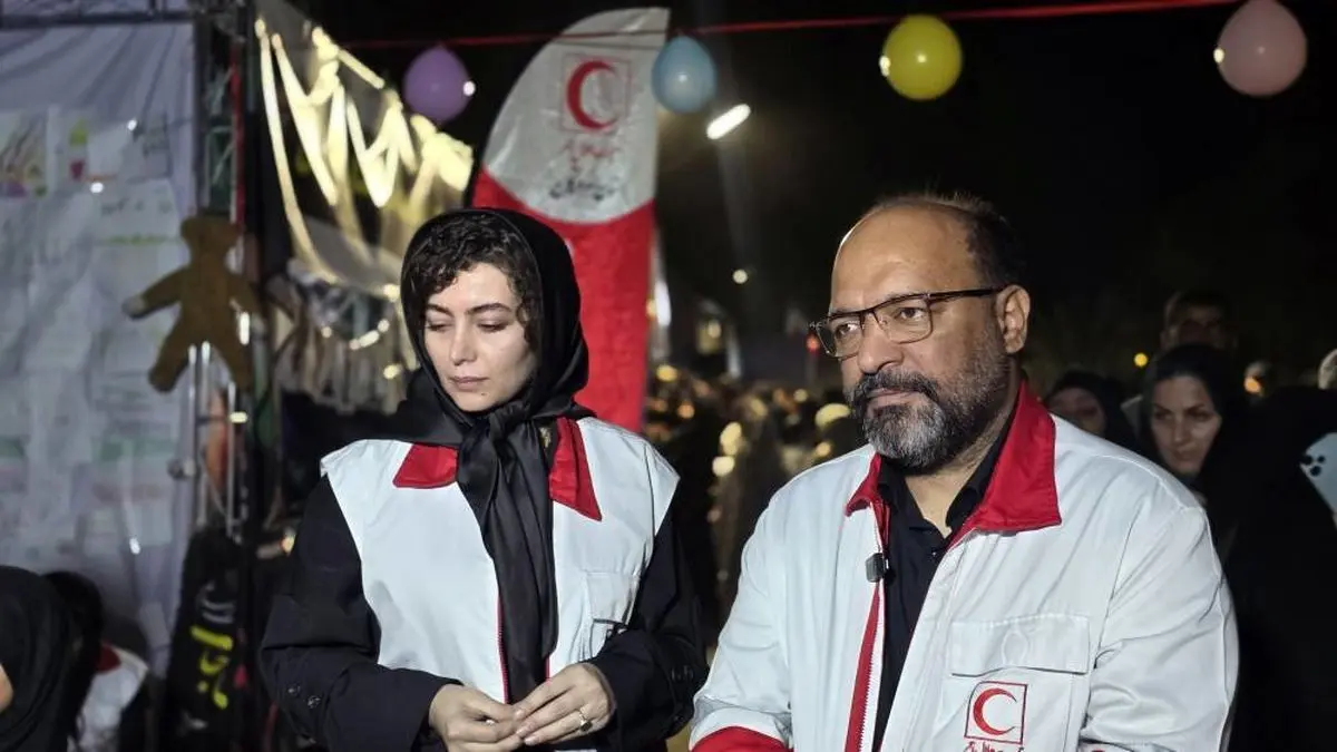 آیین چهلمین روز شهادت دانش‌آموزان حادثه دبستان شجره طیبه در گلزار شهدای میناب +فیلم