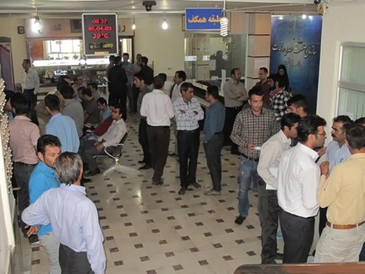 تجمع کارگران اخراجی صبا فولاد زاگرس در مقابل اداره صنعت ومعدن