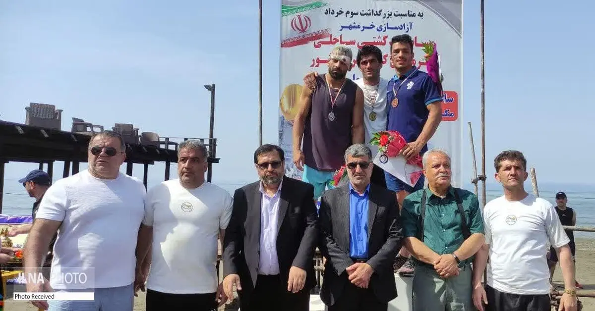 قهرمانی کارگر لرستانی در رقابت‌های کشتی ساحلی کشور