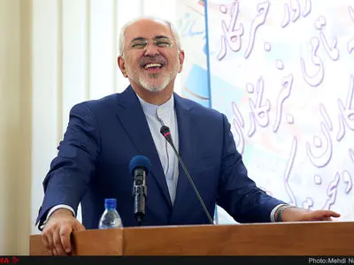 ظریف مغردا.."سریع فی الاساءة للاسلام ومتردد فی التندید بالارهاب فی البیت"!