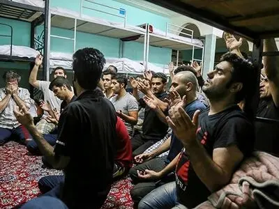 عکس: مراسم عزاداری حسینی در کمپ ترک اعتیاد اهواز 