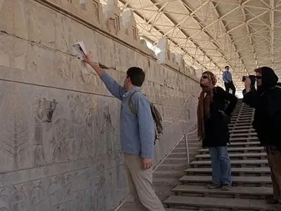 تمدید کارت راهنمایان گردشگری منقضی فارس تا پایان فروردین ۱۴۰۵