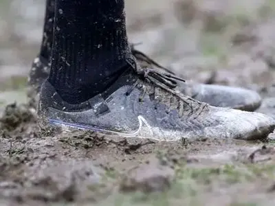 جدال وولورهمپتون و گریمزبی تاون در زمین گل‌آلود