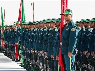 خودفریبی و قرار گرفتن در مسیر فتنه معاندین کافی است