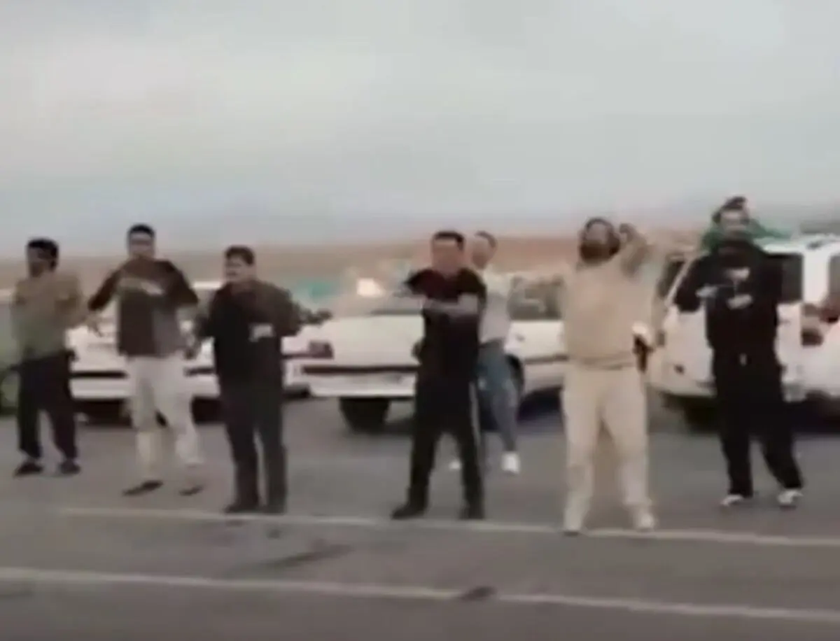 ویدیویی در شبکه‌های اجتماعی منتشر شده که نشان می‌دهد پلیس راه نایین برای جلوگیری از خواب‌آلودگی مسافران نوروزی، آن‌ها را به انجام حرکات وزرشی ترغیب کرده است
