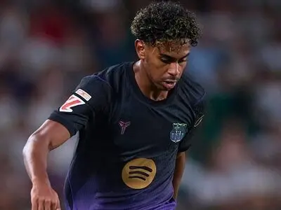 ویدئو: وقتی یامال به جای اعتراض، تور دروازه را لرزاند
