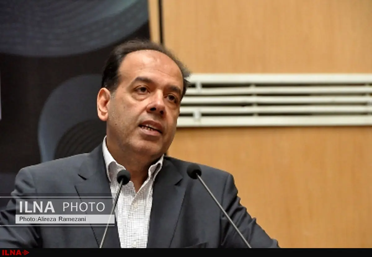 جوانی که از دیوار سفارت بالا می‌رود، نمی‌داند هزاران فرصت شغلی را از بین می‌برد