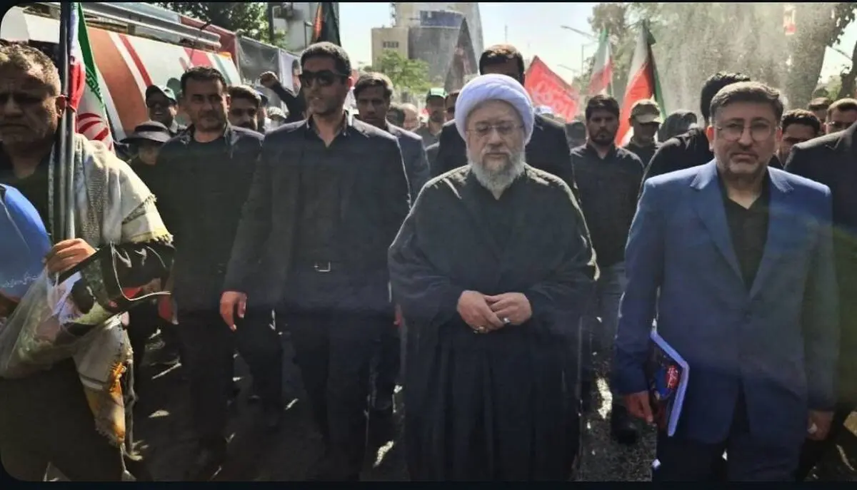 حضور آیت‌الله آملی لاریجانی در مراسم تشییع رهبر شهید انقلاب و خانواده ایشان