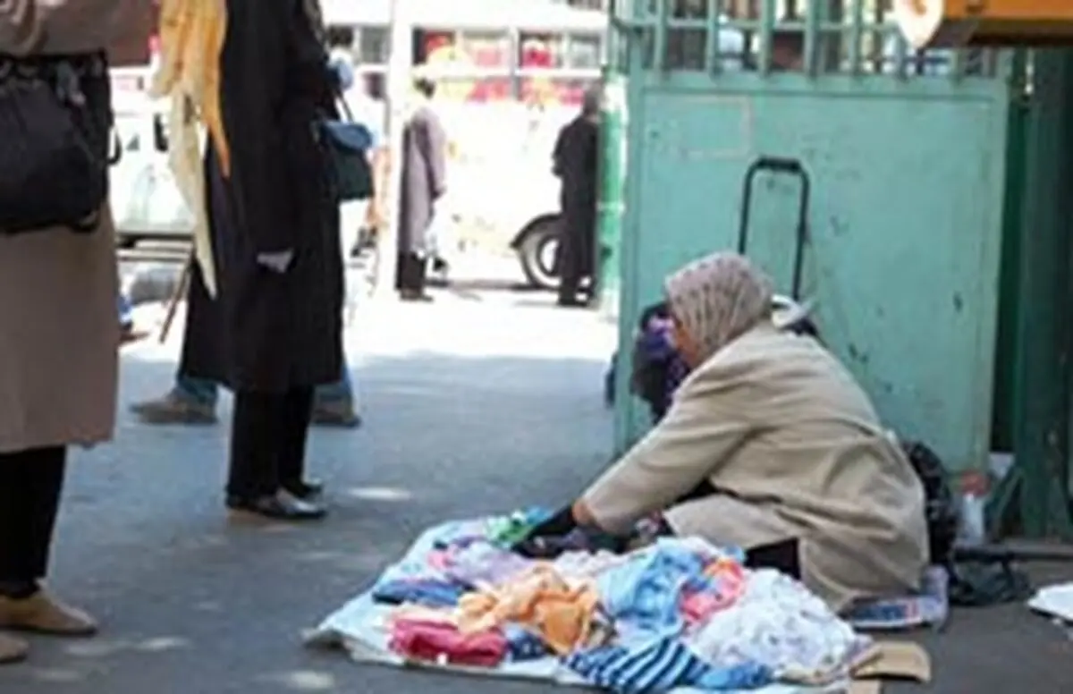 زندگی زنان سرپرست خانوار در پساجنگ، دستفروشی برای یک لقمه نان