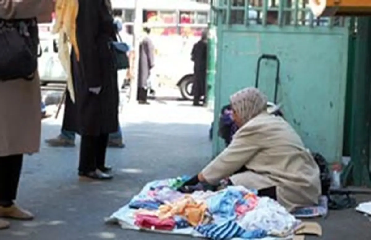 زندگی زنان سرپرست خانوار در پساجنگ، دستفروشی برای یک لقمه نان